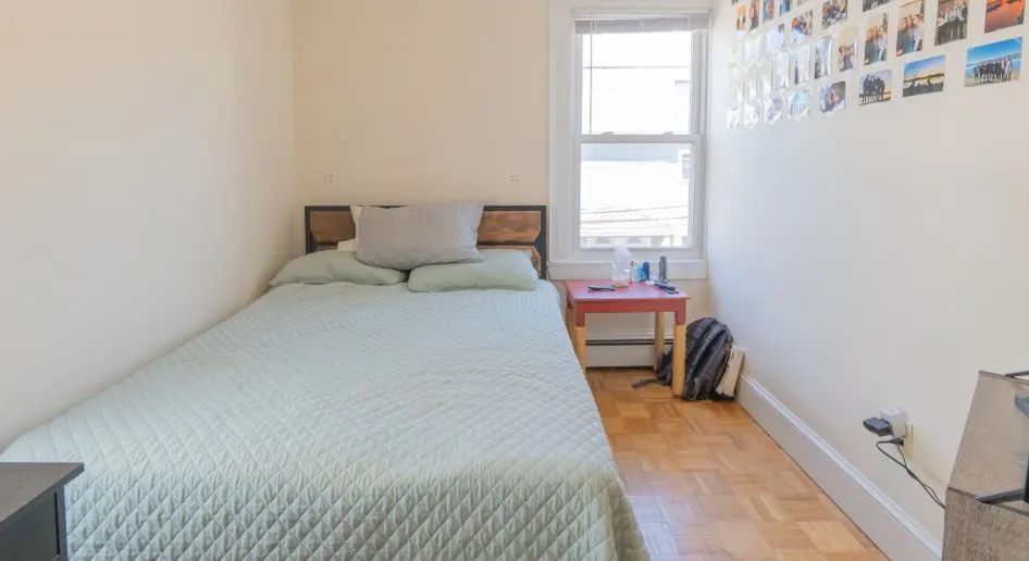 4 bed, 1 bath apartment for rent at 22 Suffolk St Unit 2, The Port — photo 4 of 20