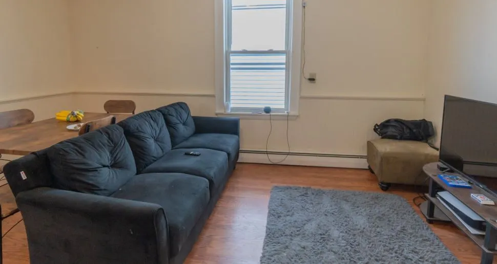 4 bed, 1 bath apartment for rent at 22 Suffolk St Unit 2, The Port — photo 8 of 20