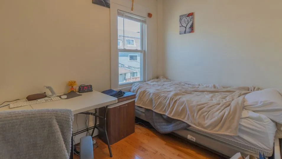 4 bed, 1 bath apartment for rent at 22 Suffolk St Unit 2, The Port — photo 3 of 20