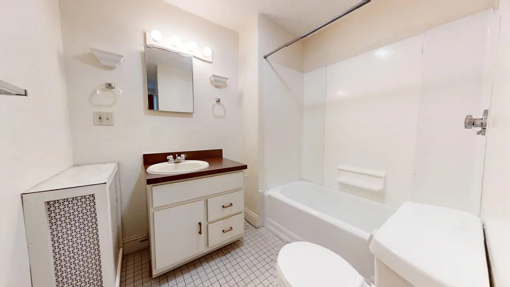 1 bed, 2 bath apartment for rent at 22 Summer Ave Unit 3, Waltham — photo 4 of 10