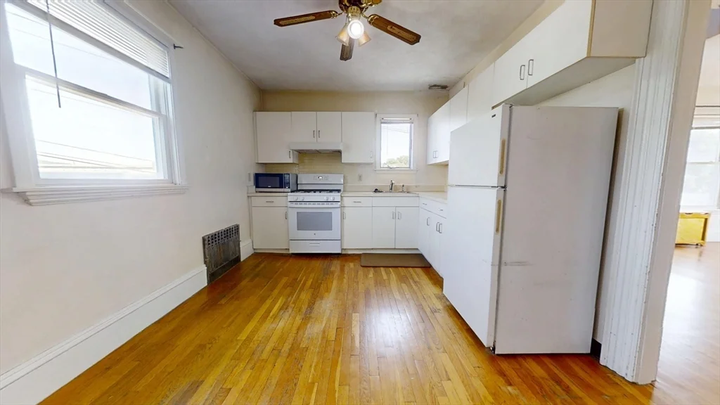 1 bed, 2 bath apartment for rent at 22 Summer Ave Unit 3, Waltham — photo 3 of 10
