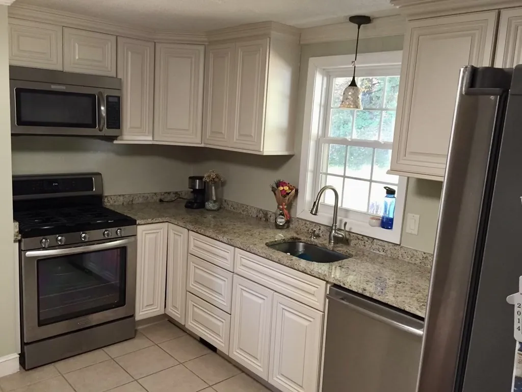 4 bed, 2 bath apartment for rent at 22 Sunrise, Bradford — photo 2 of 14