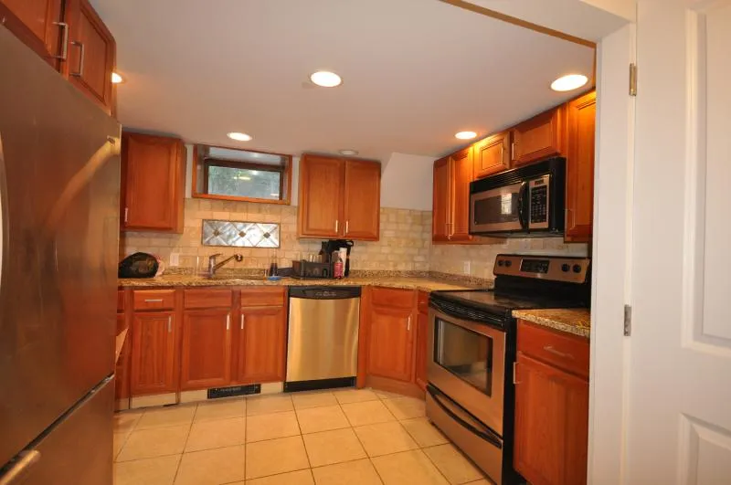 3 bed, 2 bath apartment for rent at 22 Sussex St Unit 1, Roxbury — photo 7 of 24