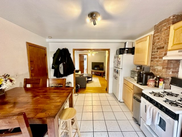 1 bed, 1 bath apartment for rent at 22 Thacher St Unit 4, North End — photo 2 of 16