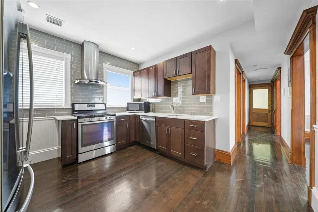 3 bed, 1 bath apartment for rent at 22 Trescott Unit 3, Dorchester — photo 17 of 22
