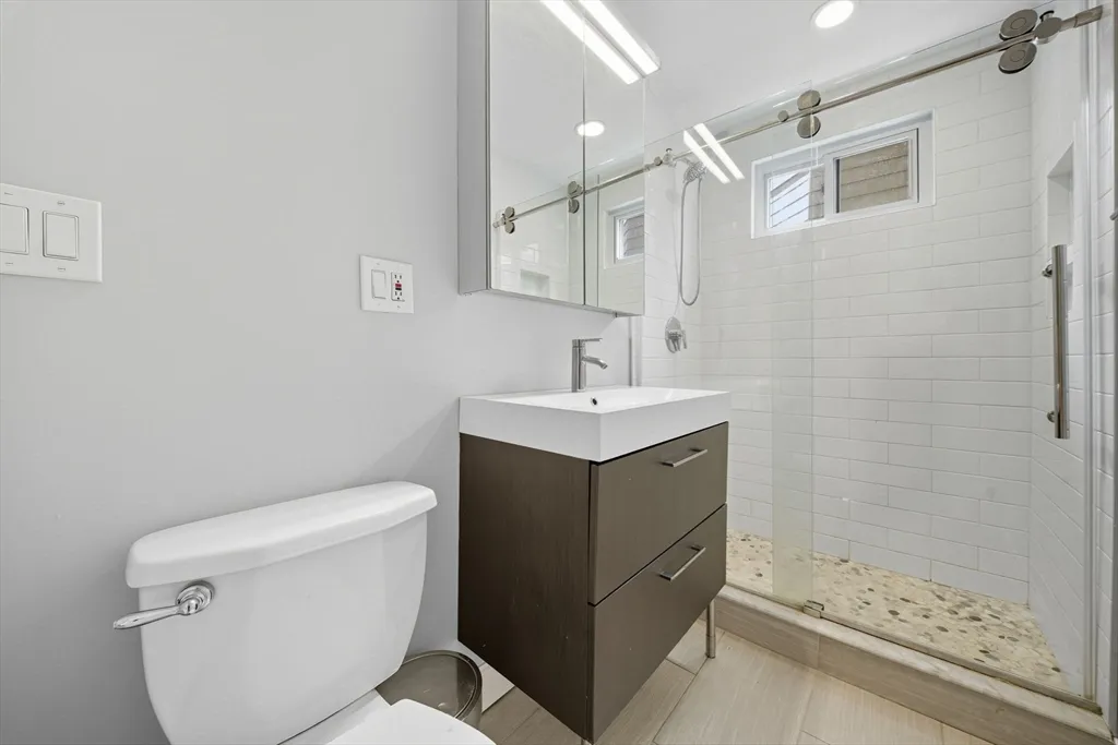 3 bed, 1 bath apartment for rent at 22 Trescott Unit 3, Dorchester — photo 16 of 22