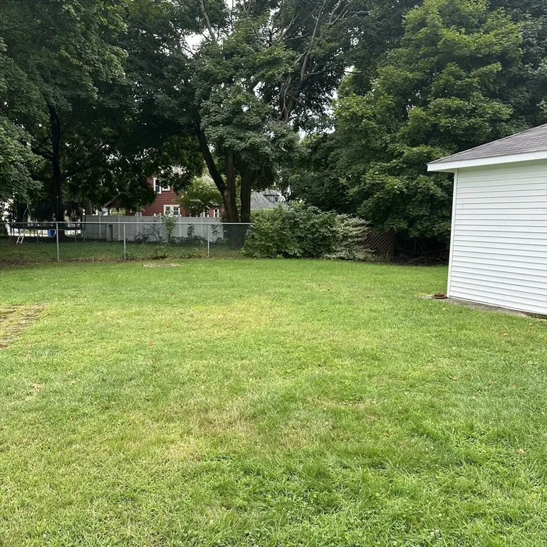 2 bed, 1 bath apartment for rent at 22 Voses Ct Unit 2, Stoughton — photo 3 of 4