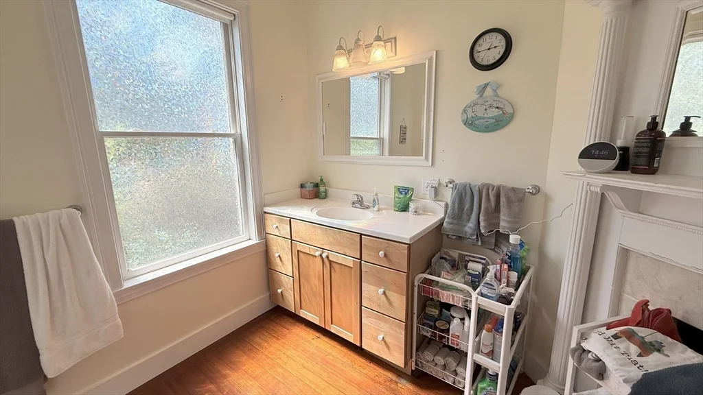 2 bed, 1 bath apartment for rent at 22 Walnut Pl Unit 1, Newtonville — photo 7 of 9