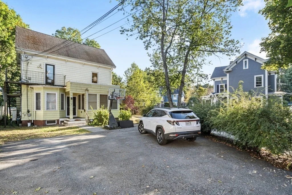 2 bed, 1 bath apartment for rent at 22 Walnut Pl Unit 1, Newtonville — photo 1 of 9