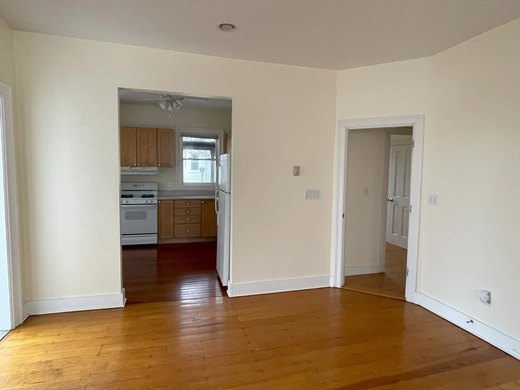 2 bed, 1 bath apartment for rent at 22 Walnut Pl Unit 1, Newtonville — photo 3 of 9