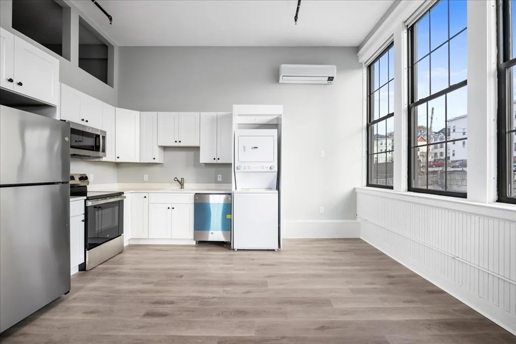 1 bed, 1 bath apartment for rent at 22 Waverly St Unit 102, Worcester — photo 4 of 13