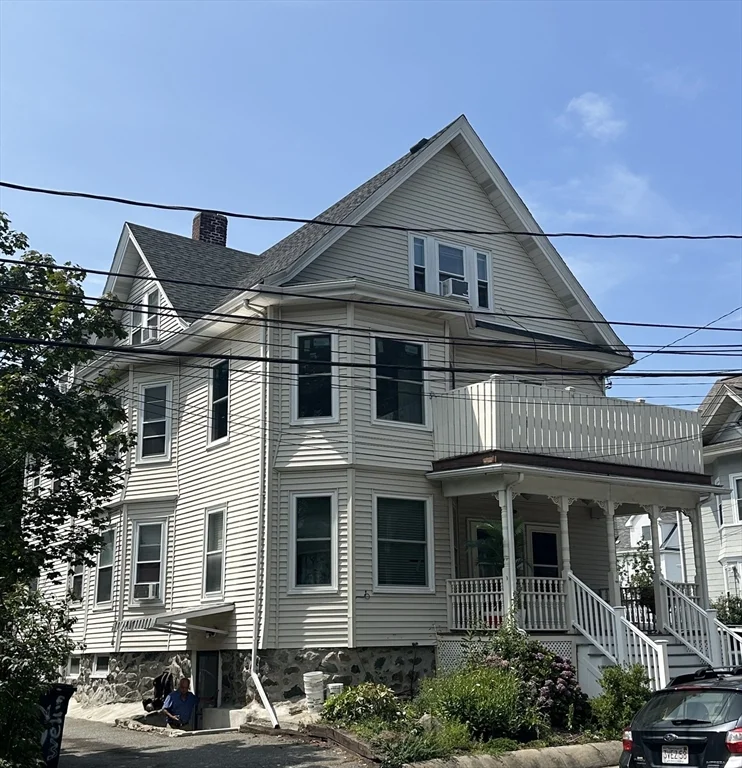 3 bed, 1 bath apartment for rent at 22 Wellington St Unit 2, Waltham — photo 1 of 22