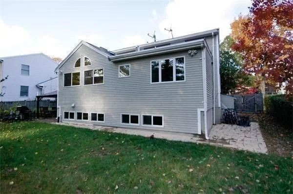 5 bed, 4+ bath apartment for rent at 22 Westlund Rd, Belmont — photo 25 of 26