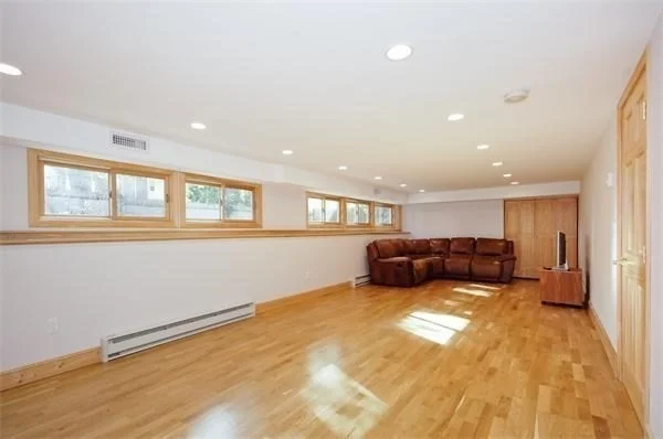 5 bed, 4+ bath apartment for rent at 22 Westlund Rd, Belmont — photo 18 of 26