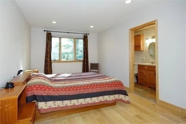 5 bed, 4+ bath apartment for rent at 22 Westlund Rd, Belmont — photo 11 of 26