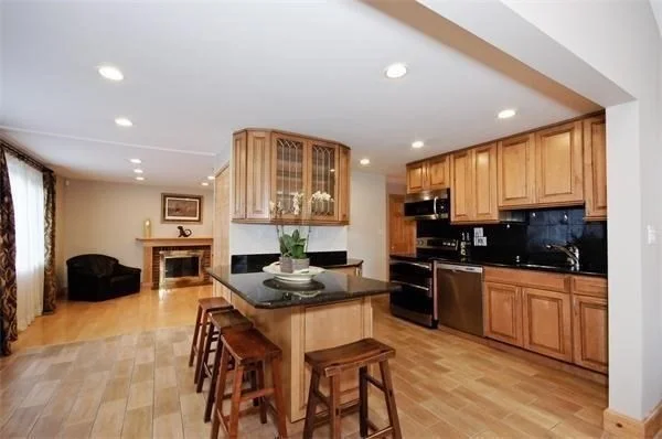 5 bed, 4+ bath apartment for rent at 22 Westlund Rd, Belmont — photo 6 of 26