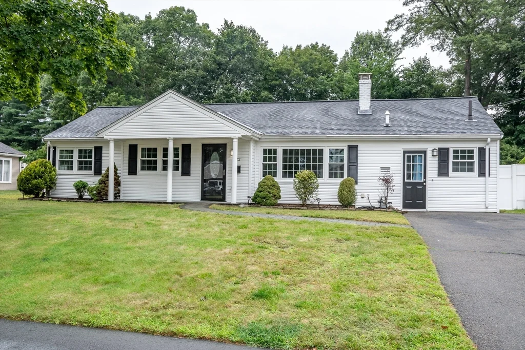 4 bed, 2 bath apartment for rent at 22 Wethersfield Rd, Natick — photo 1 of 22