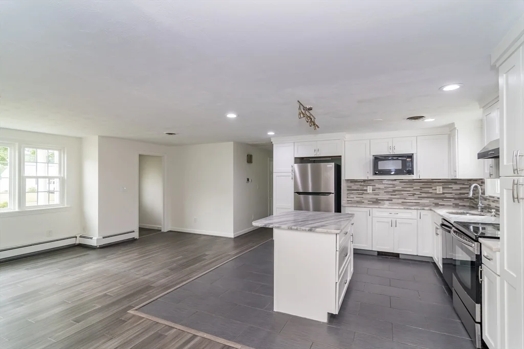 4 bed, 2 bath apartment for rent at 22 Wethersfield Rd, Natick — photo 4 of 22