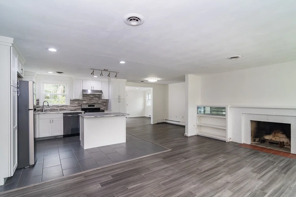 4 bed, 2 bath apartment for rent at 22 Wethersfield Rd, Natick — photo 5 of 22