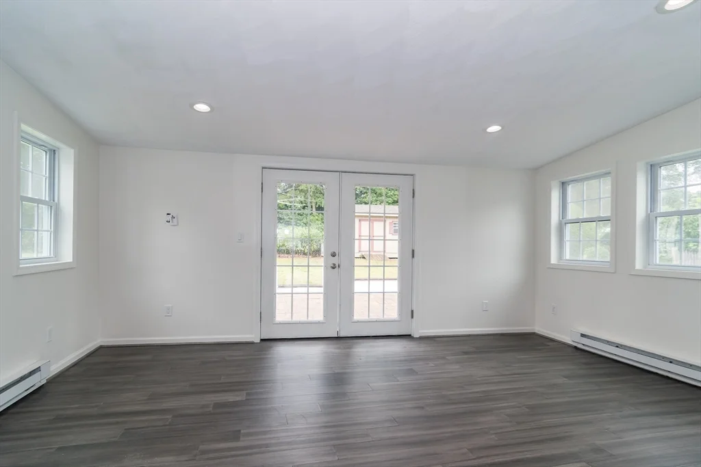 4 bed, 2 bath apartment for rent at 22 Wethersfield Rd, Natick — photo 9 of 22