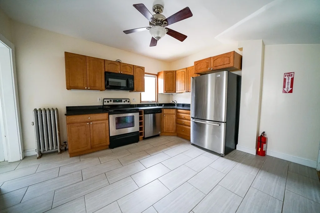 6 bed, 3 bath apartment for rent at 22 Winslow Rd Unit 22, North Brookline — photo 3 of 25