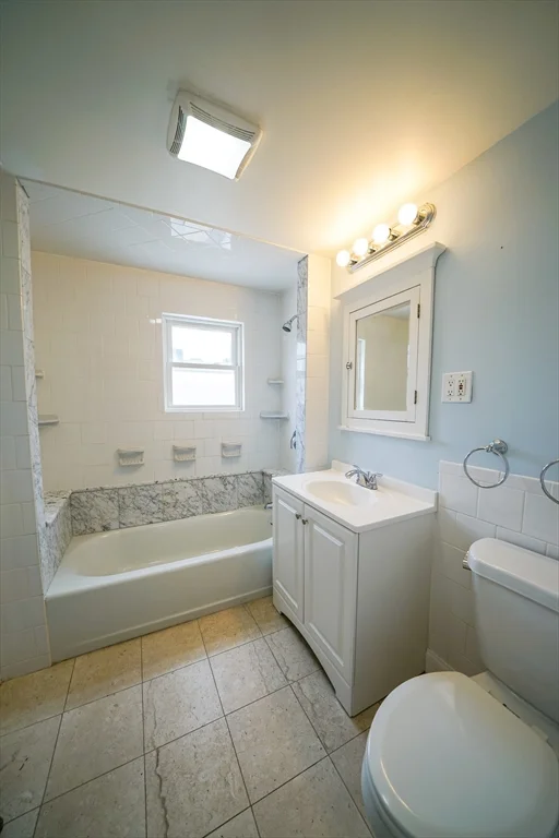 6 bed, 3 bath apartment for rent at 22 Winslow Rd Unit 22, North Brookline — photo 16 of 25
