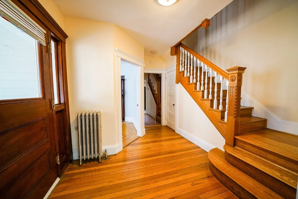 6 bed, 3 bath apartment for rent at 22 Winslow Rd Unit 22, North Brookline — photo 6 of 25