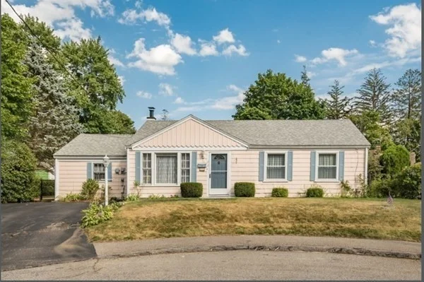 3 bed, 1 bath apartment for rent at 22 Woodedge Ln, Braintree — photo 1 of 16