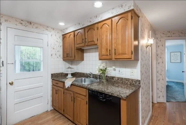 3 bed, 1 bath apartment for rent at 22 Woodedge Ln, Braintree — photo 3 of 16