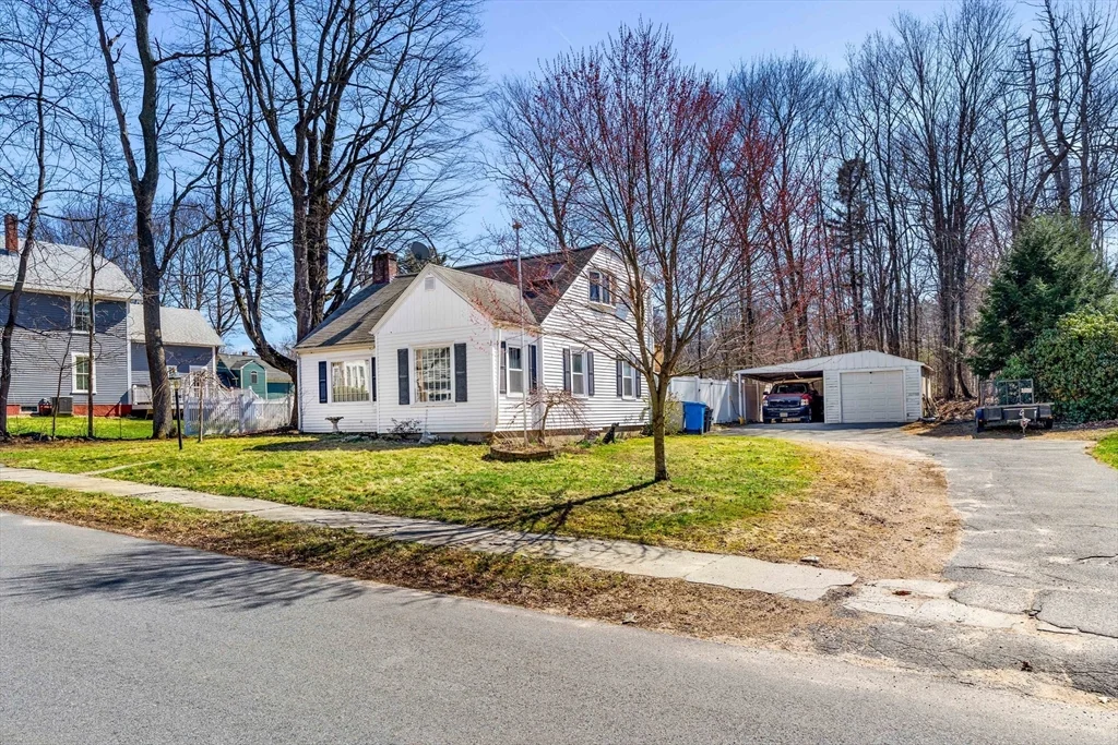 1 bed, 1 bath apartment for rent at 22 Woodland St Unit 2, Merrimac — photo 1 of 15