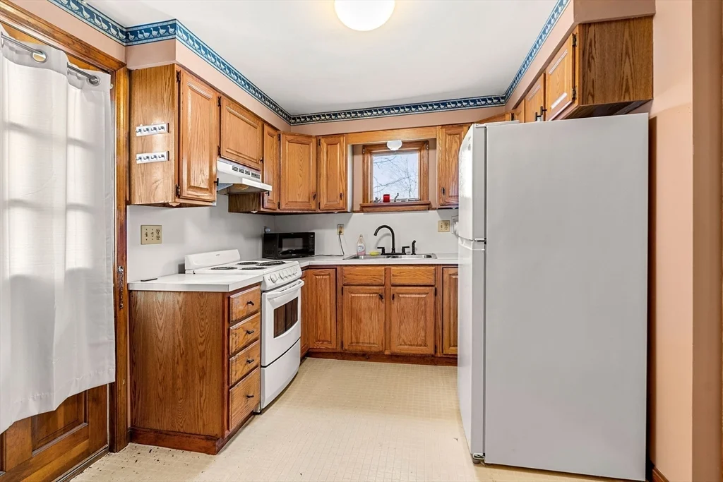1 bed, 1 bath apartment for rent at 22 Woodland St Unit 2, Merrimac — photo 6 of 15