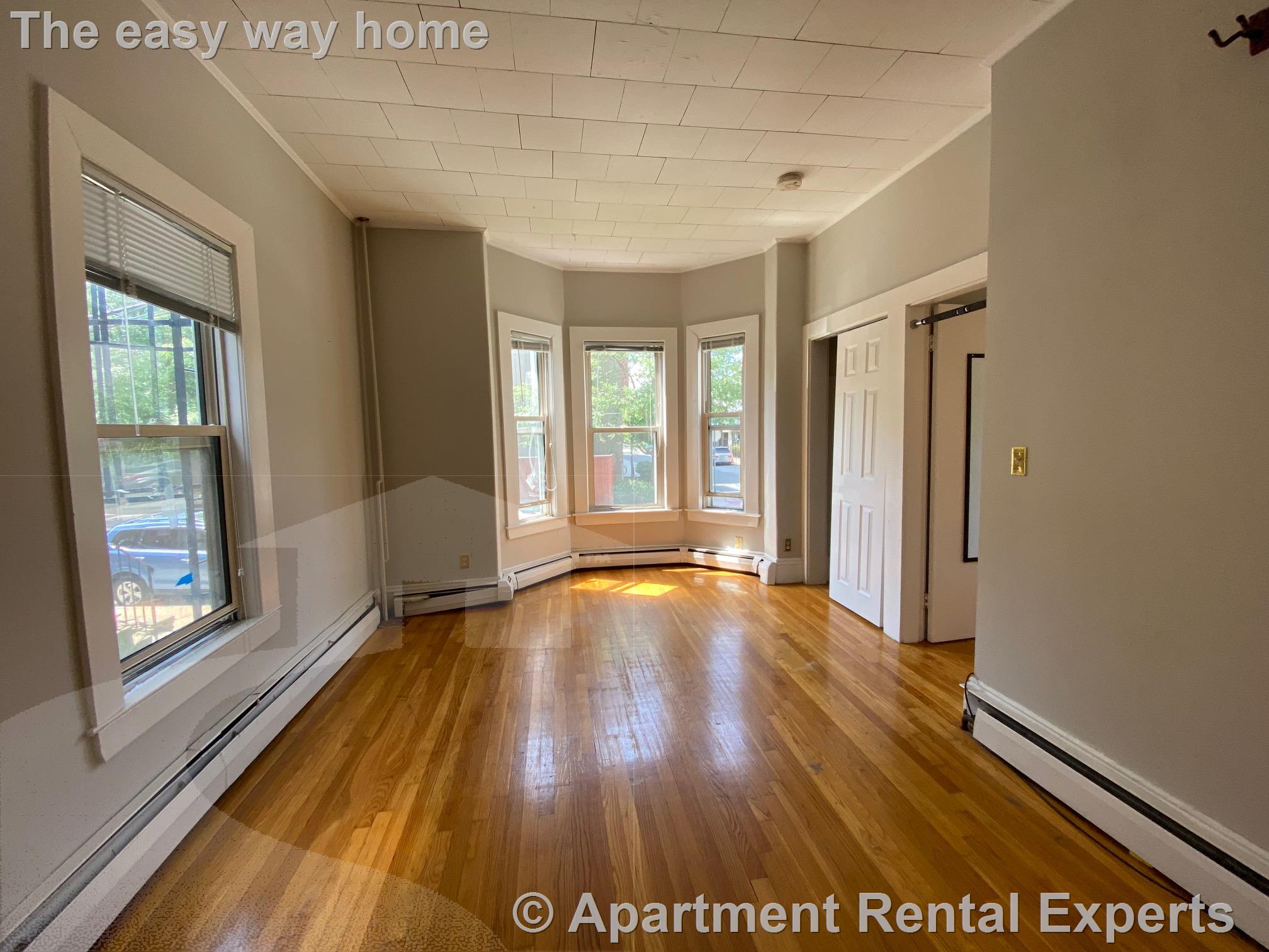 1 bed, 1 bath apartment for rent at 220 Banks St Unit 1, Riverside