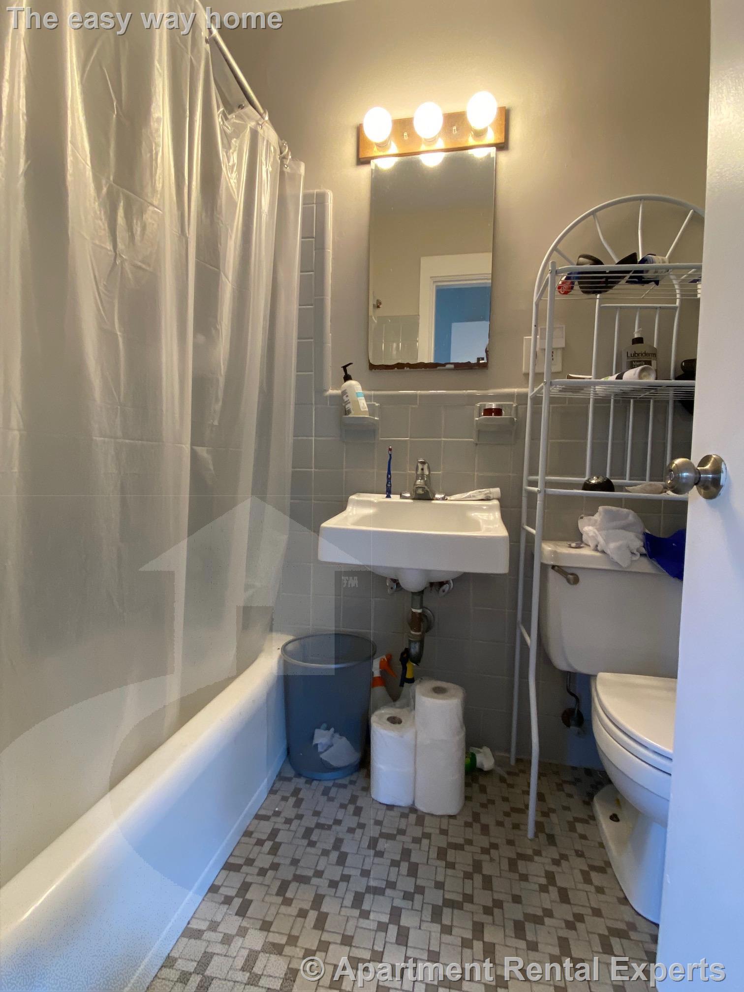 1 bed, 1 bath apartment for rent at 220 Banks St Unit 1, Riverside — photo 4 of 7