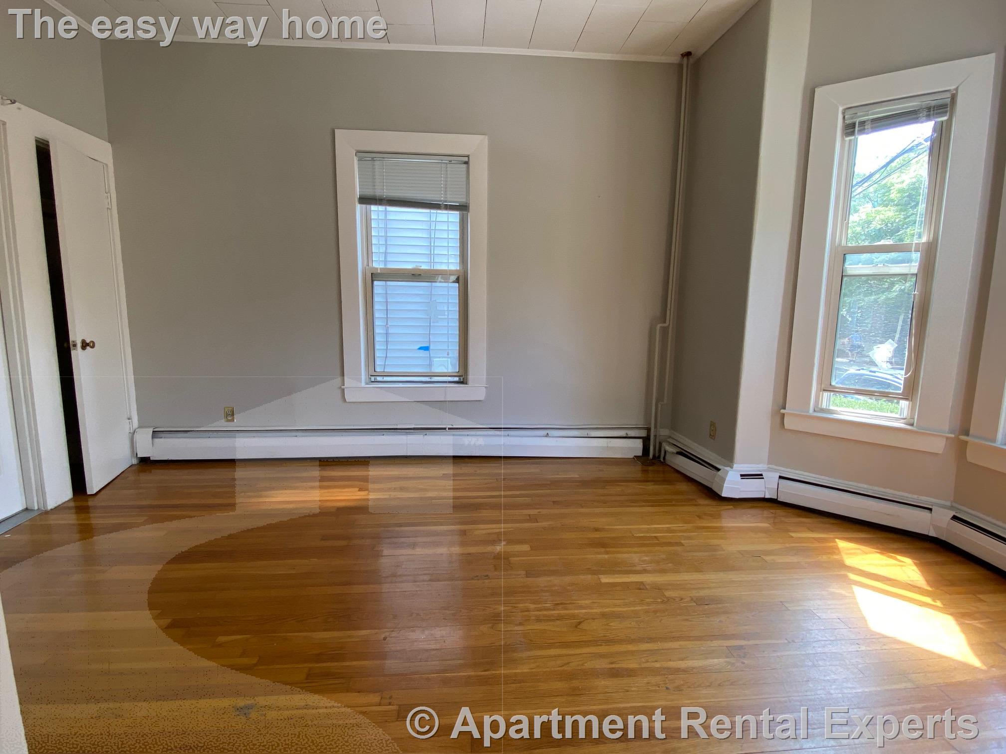 1 bed, 1 bath apartment for rent at 220 Banks St Unit 1, Riverside — photo 2 of 7