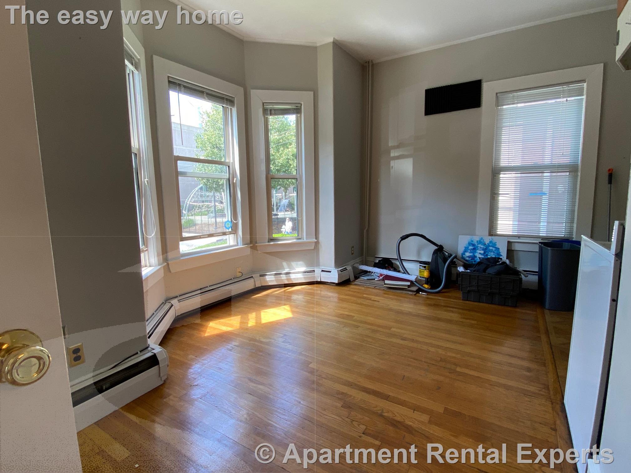 1 bed, 1 bath apartment for rent at 220 Banks St Unit 1, Riverside — photo 3 of 7