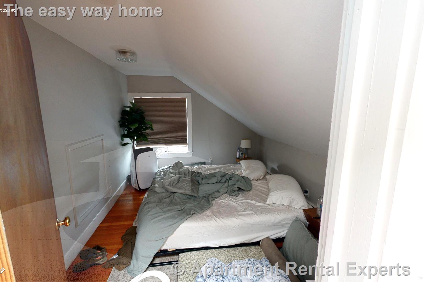 2 bed, 1 bath apartment for rent at 220 Banks St Unit 5, Riverside — photo 9 of 10