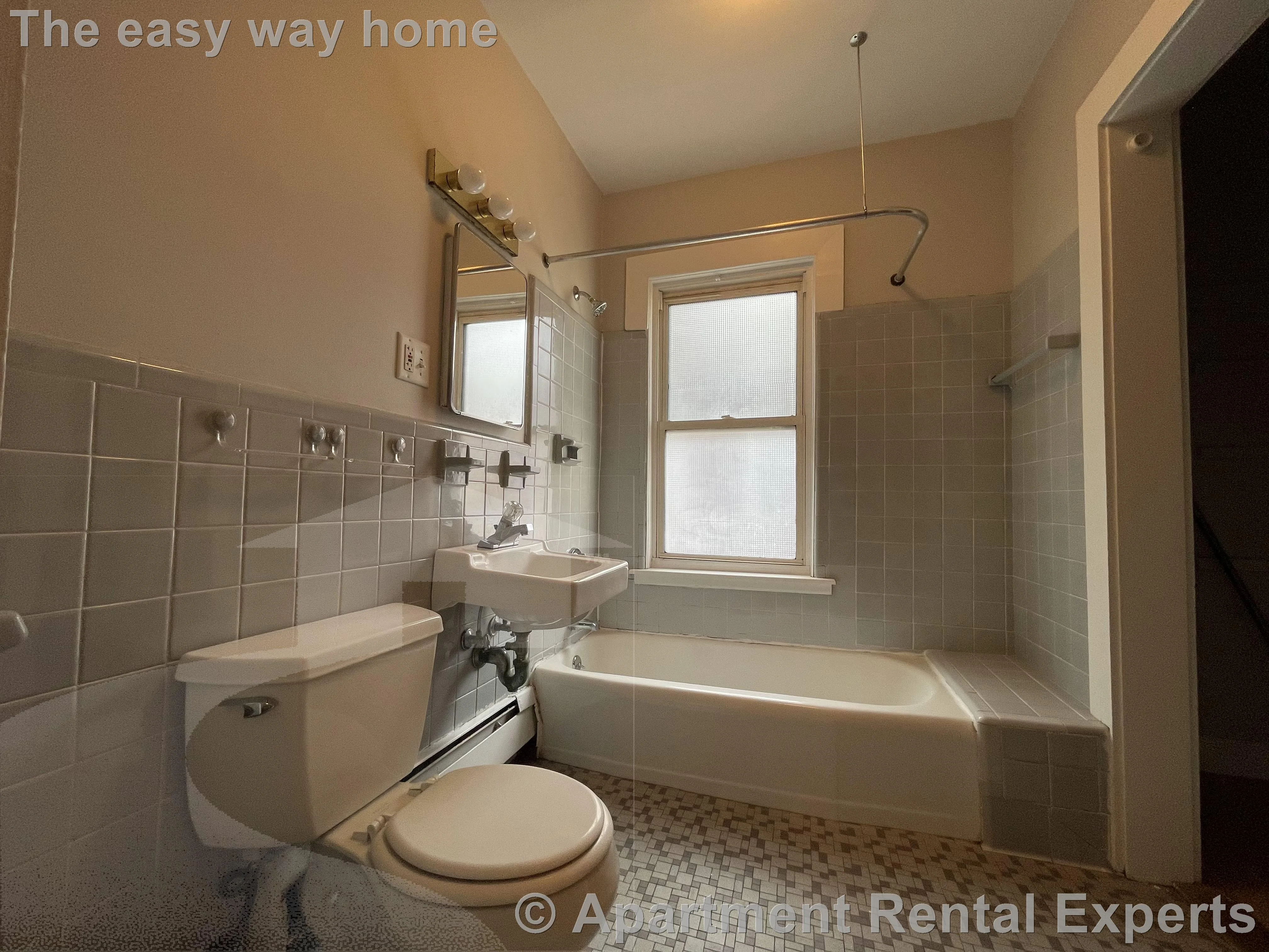 2 bed, 1 bath apartment for rent at 220 Banks St Unit 5, Riverside — photo 3 of 9