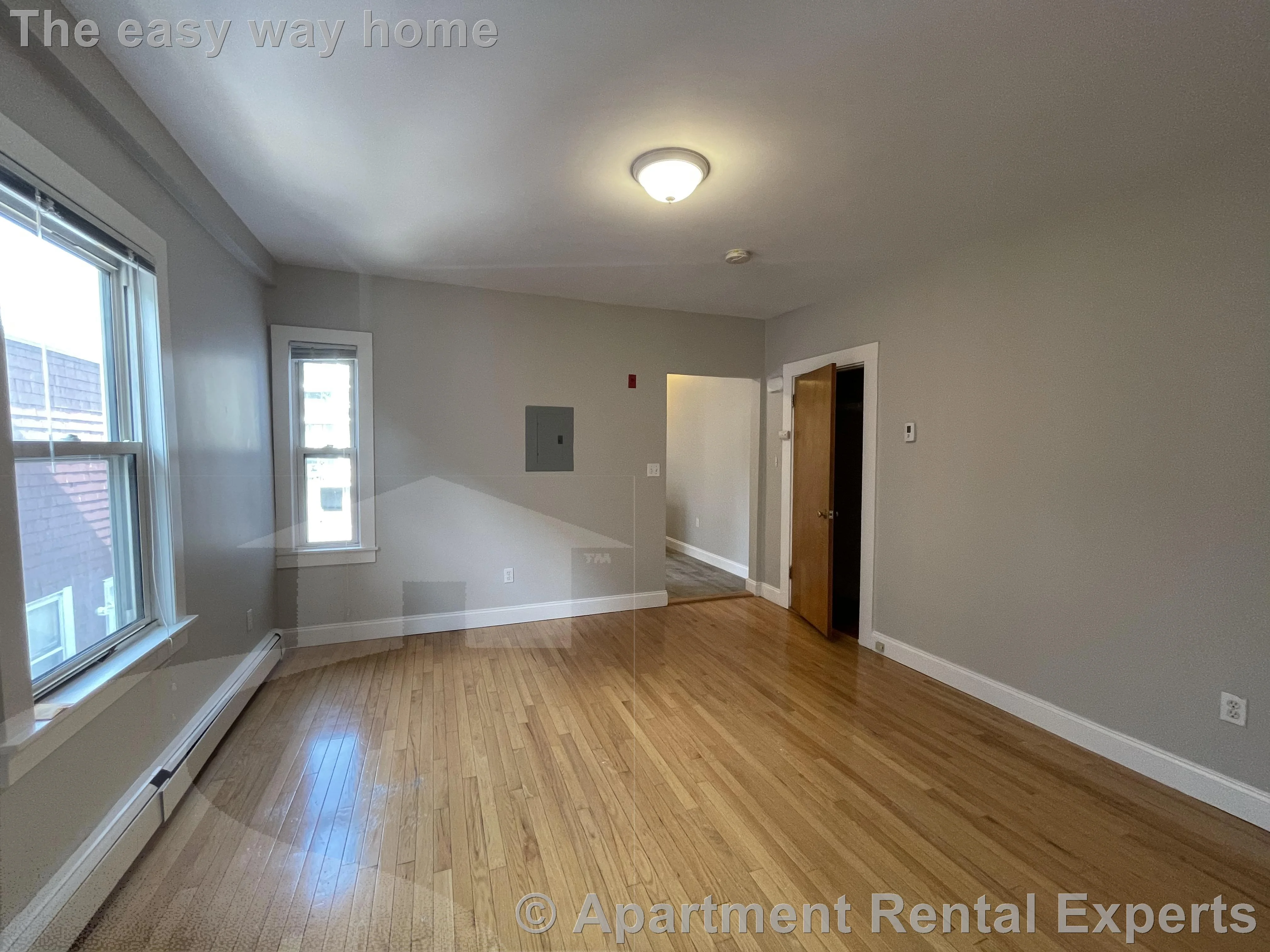 2 bed, 1 bath apartment for rent at 220 Banks St Unit 5, Riverside — photo 2 of 9