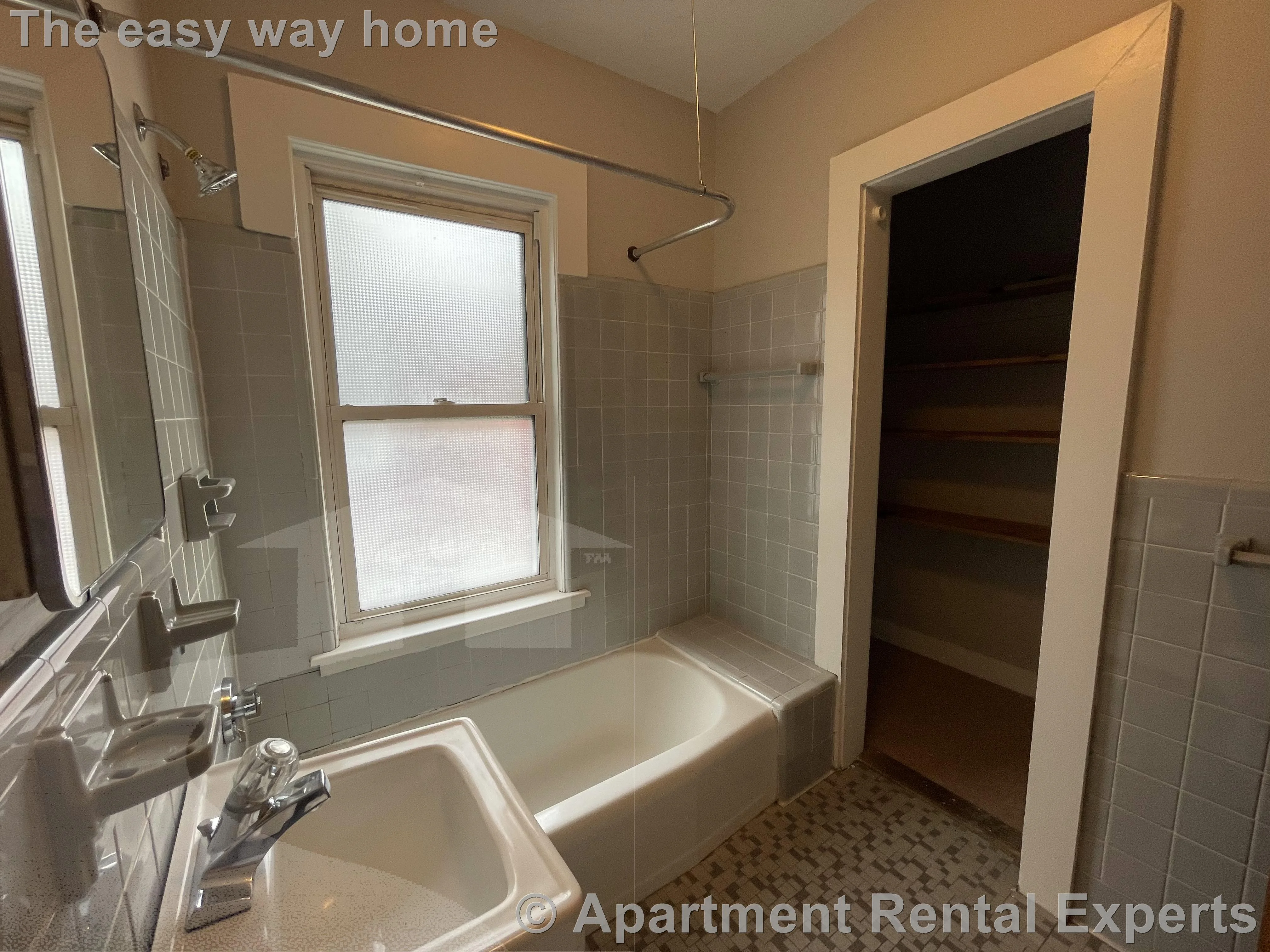 2 bed, 1 bath apartment for rent at 220 Banks St Unit 5, Riverside — photo 4 of 9