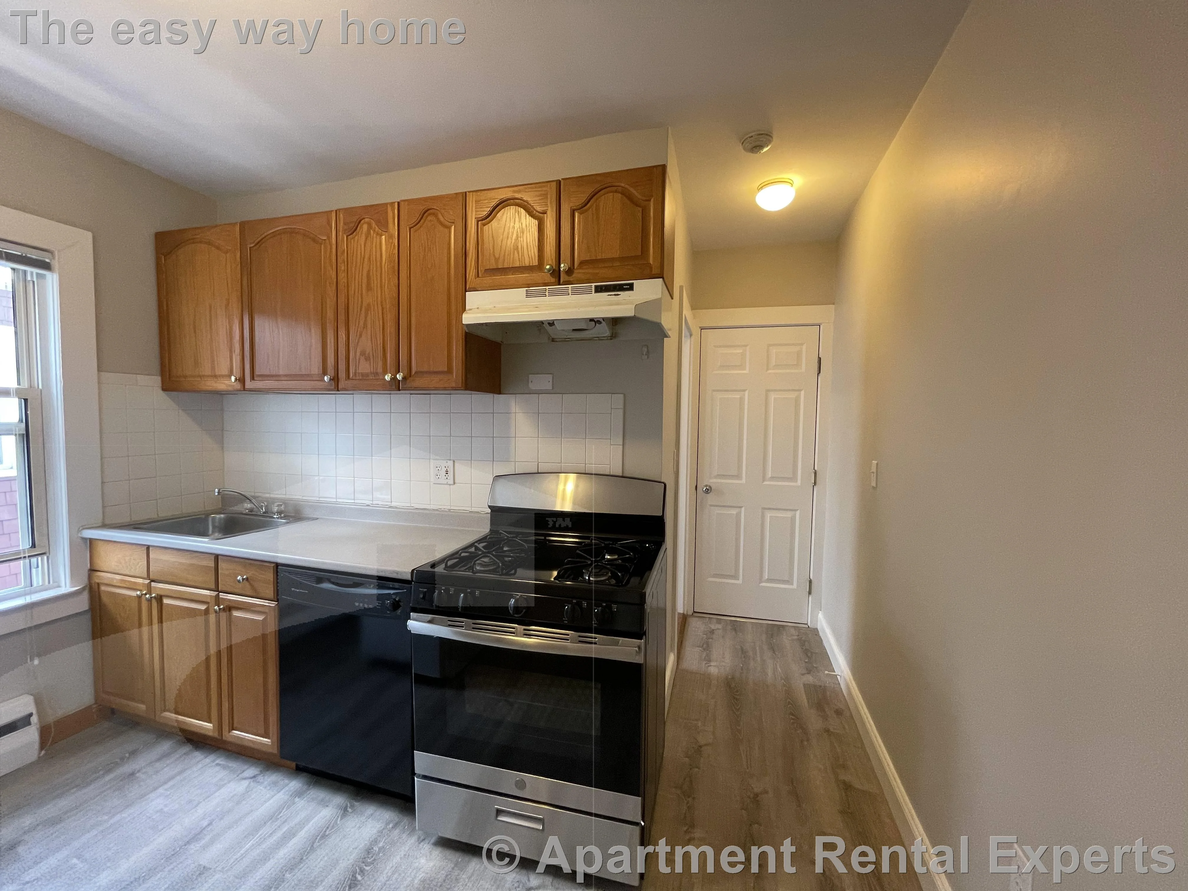 2 bed, 1 bath apartment for rent at 220 Banks St Unit 5, Riverside — photo 1 of 9