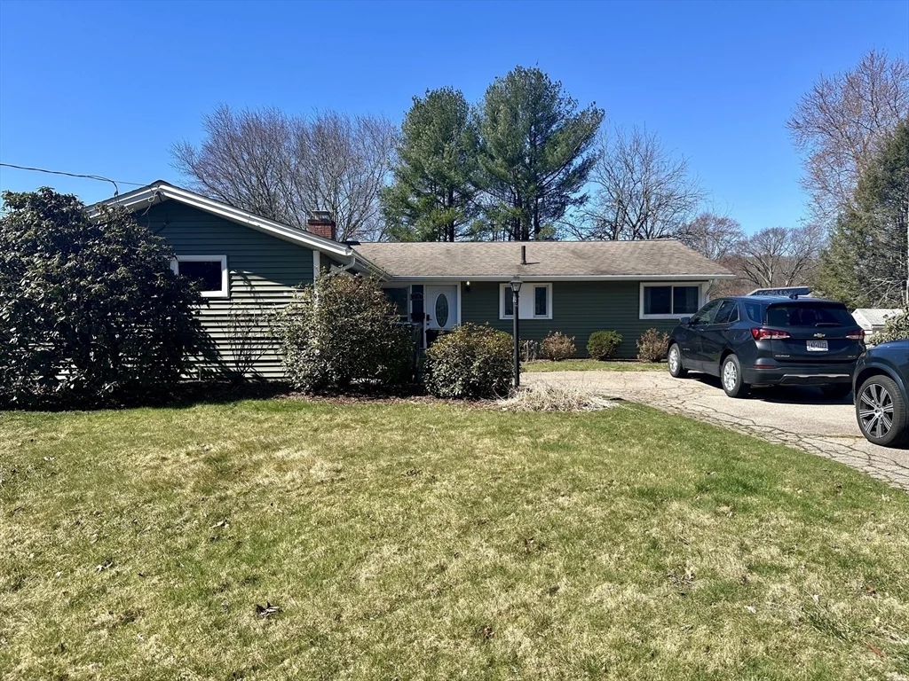 3 bed, 1 bath apartment for rent at 220 Beacon St, Framingham — photo 1 of 15