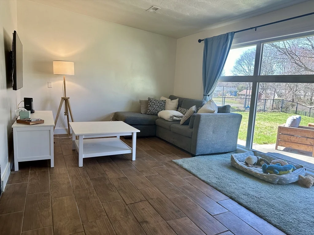 3 bed, 1 bath apartment for rent at 220 Beacon St, Framingham — photo 3 of 15