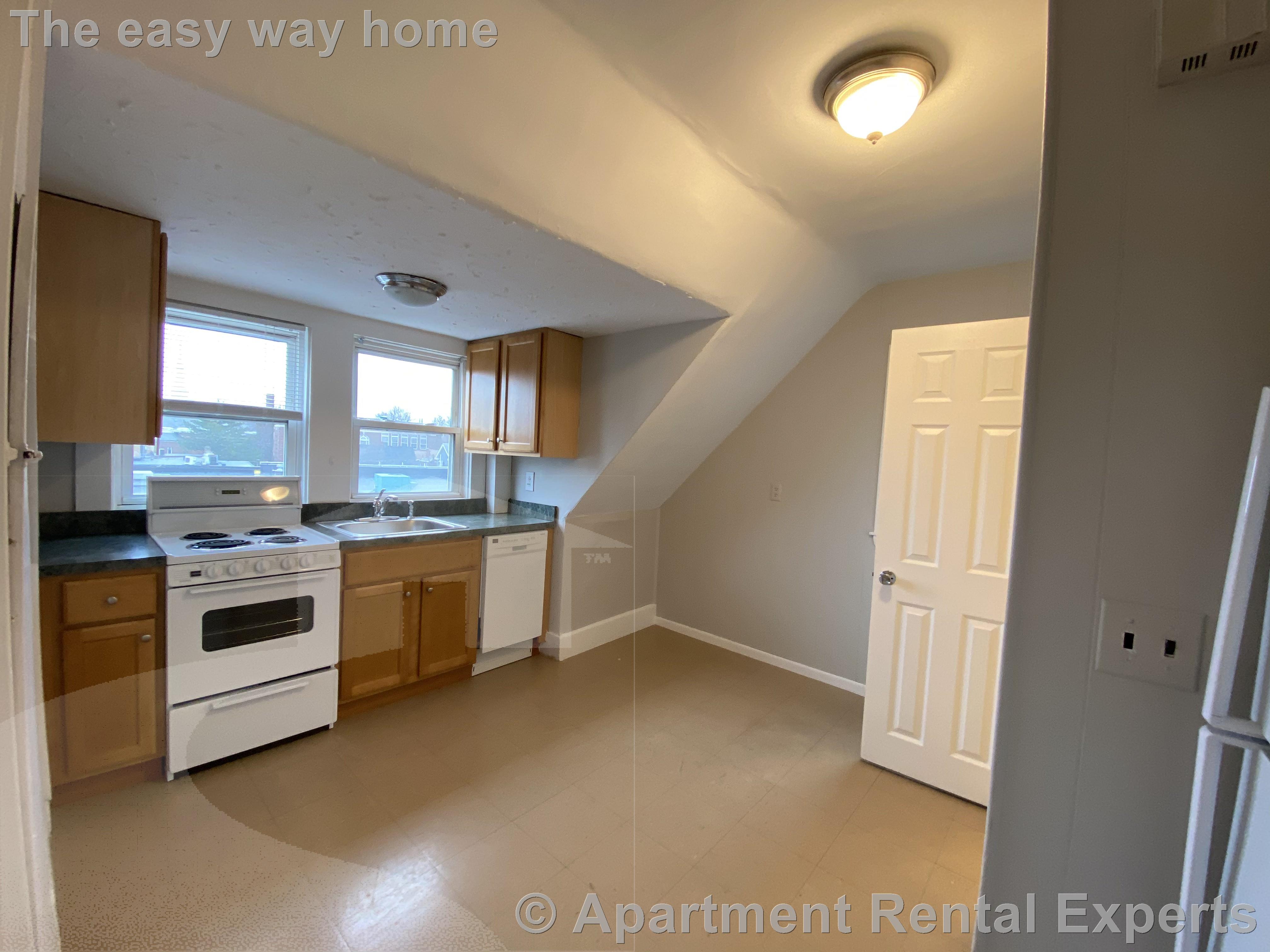 Studio bed, 1 bath apartment for rent at 220 Concord Ave Unit 3, Huron Village — photo 2 of 10
