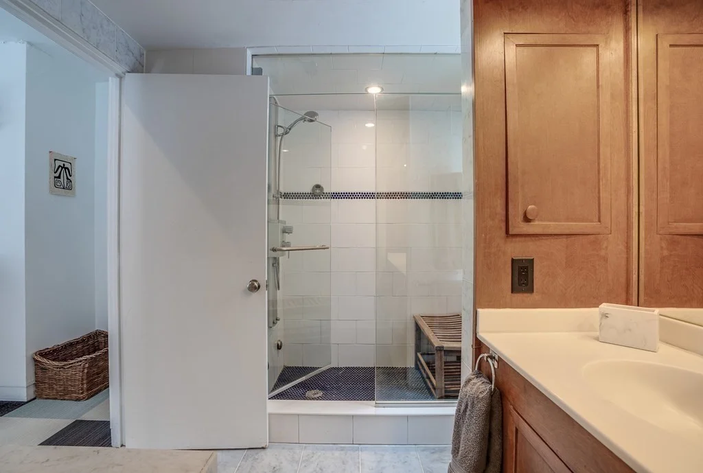 5 bed, 4+ bath apartment for rent at 220 Dudley Rd, Bedford — photo 25 of 42