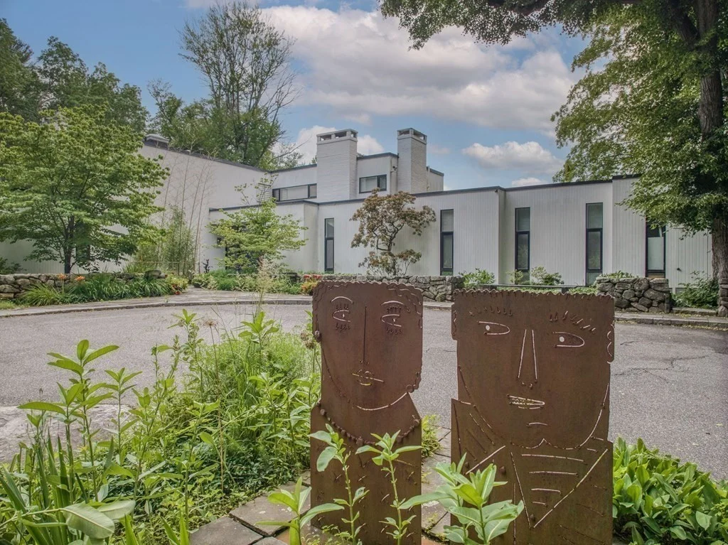 5 bed, 4+ bath apartment for rent at 220 Dudley Rd, Bedford — photo 1 of 42