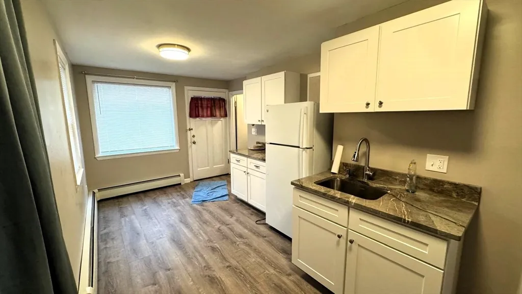 1 bed, 1 bath apartment for rent at 220 Hamilton St Unit Twnhs, Cambridgeport — photo 3 of 11