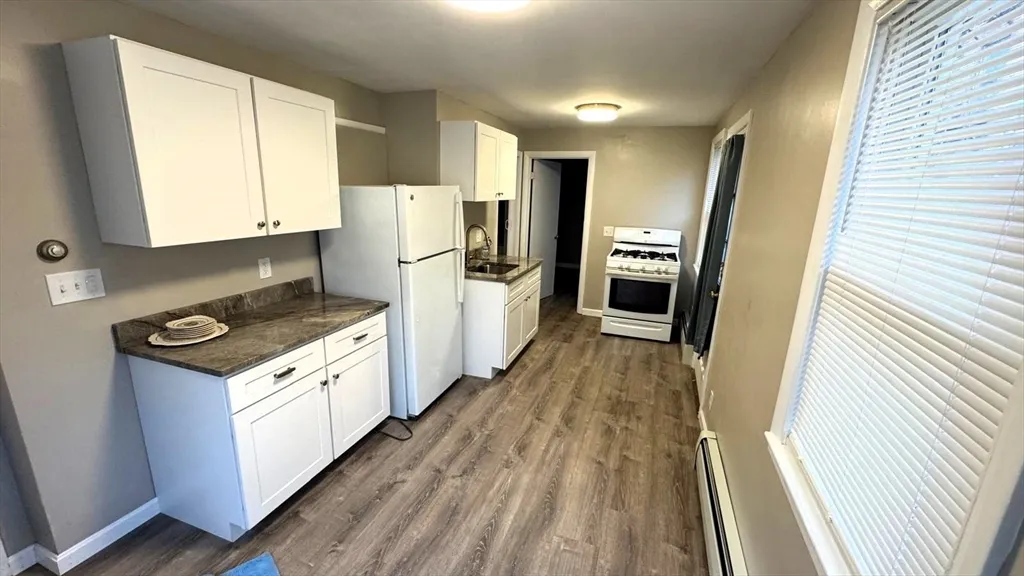 1 bed, 1 bath apartment for rent at 220 Hamilton St Unit Twnhs, Cambridgeport — photo 1 of 11