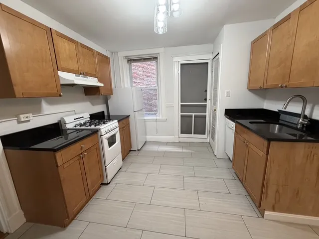 2 bed, 1 bath apartment for rent at 220 Hanover St Unit 3, North End