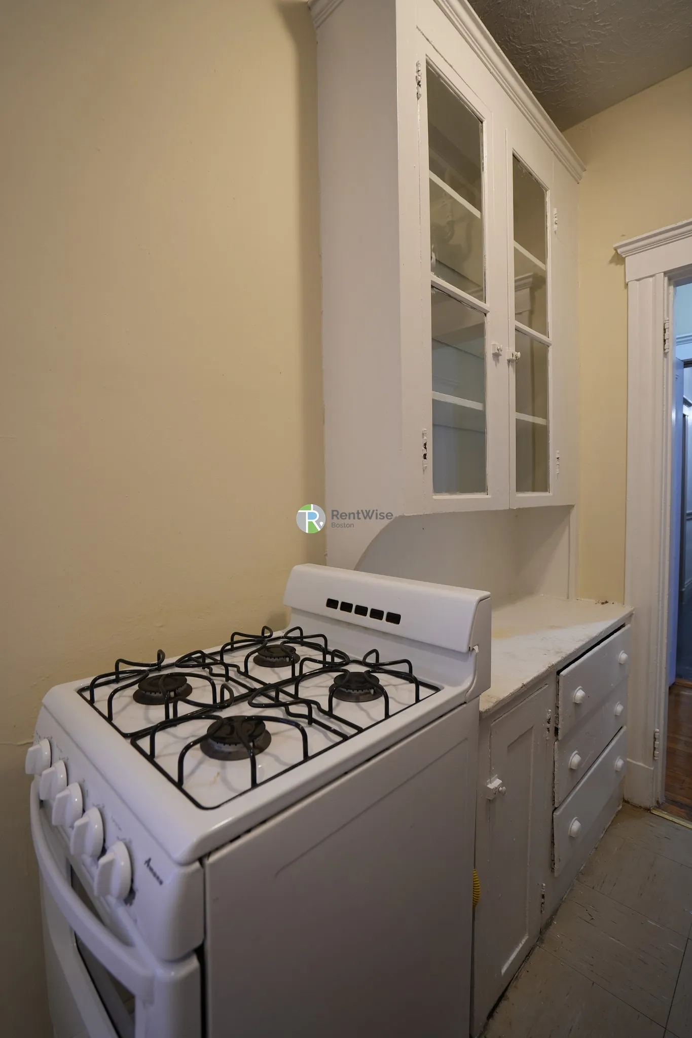 Studio bed, 1 bath apartment for rent at 220 Kelton St Unit 6, Allston — photo 8 of 12
