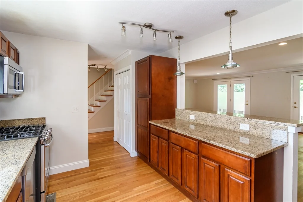 3 bed, 2 bath apartment for rent at 220 Kent St Unit 220, Coolidge Corner — photo 4 of 20